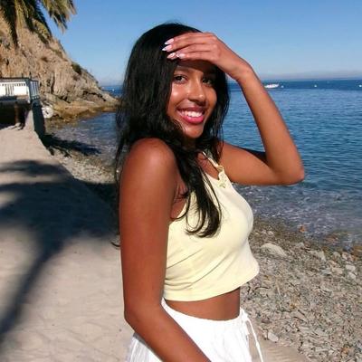 Portrait of creator sabrina_grayson