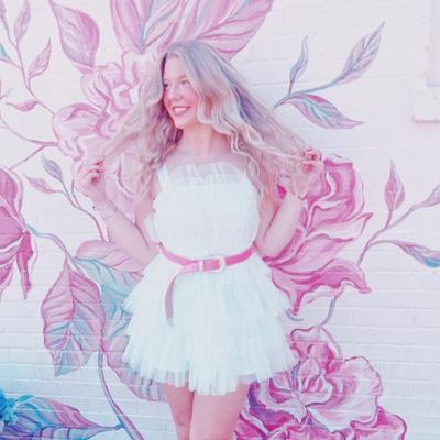 Portrait of creator blondehairhotpink