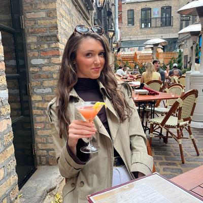 Portrait of creator caitlyncayemberg