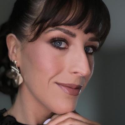 Portrait of creator lauramulhallmakeup