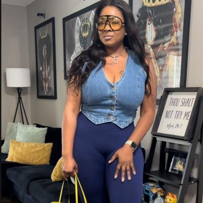 Portrait of creator iampiesays