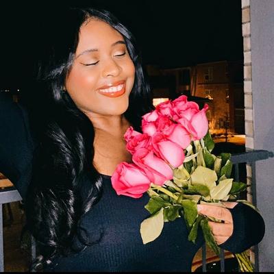 Portrait of creator vannahladell