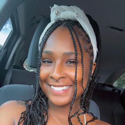 Portrait of creator karianahunt