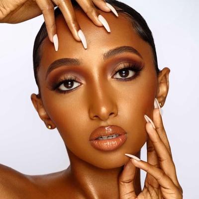 Portrait of creator bezaweeet