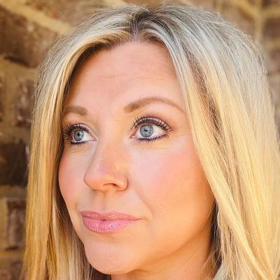 Portrait of creator belindajleggett