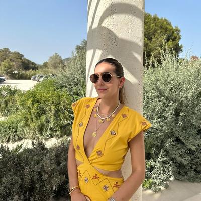 Portrait of creator michellemeneses13