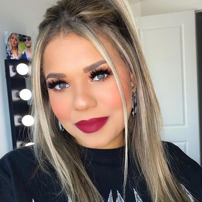 Portrait of creator yeshoneyhoney