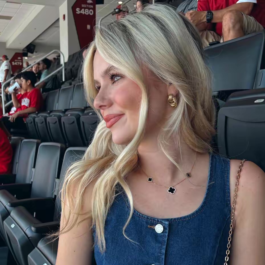 Portrait of creator anabellelabakiss