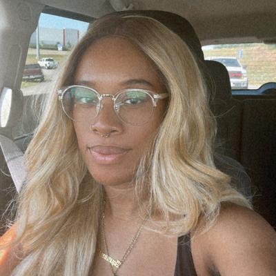 Portrait of creator bigmamidee