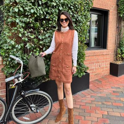 Portrait of creator lindleyslittlethings