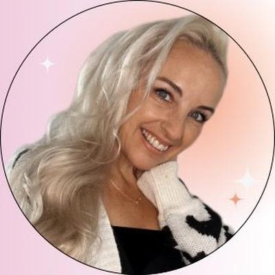 Portrait of creator helloleahmoore