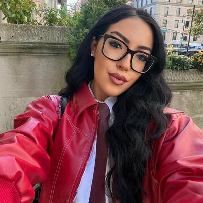 Portrait of creator victoriaon5th