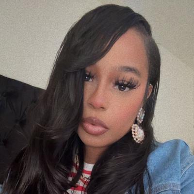 Portrait of creator foreigndelamonroe