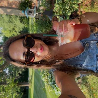 Portrait of creator kayla.vellucci