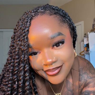 Portrait of creator essiepoo1516