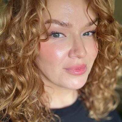 Portrait of creator 4pr1l4