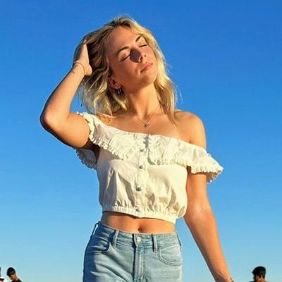 Portrait of creator julesnichole