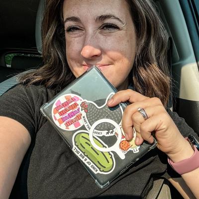 Portrait of creator elliebooknook