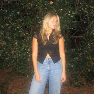 Portrait of creator lilyclaireslife