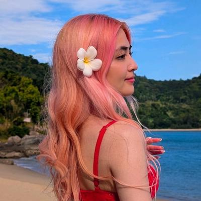 Portrait of creator snuggleswithvy