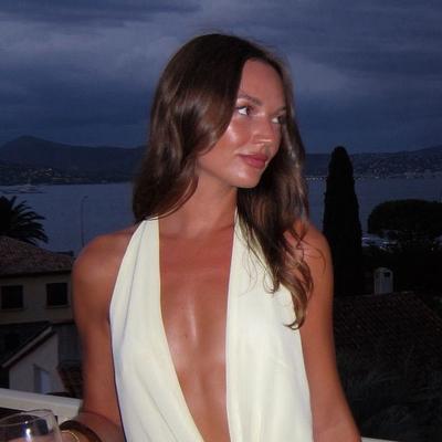 Portrait of creator rachelvarin