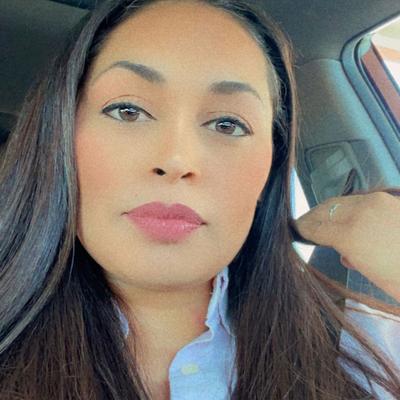 Portrait of creator thecoffeemom