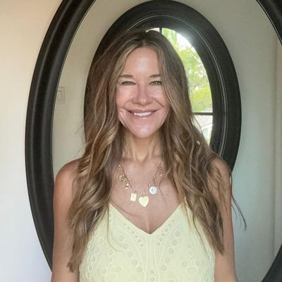 Portrait of creator lovedbyalijoy_