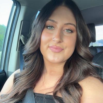 Portrait of creator blondesbybriley