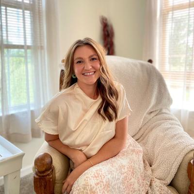 Portrait of creator ivyhecht