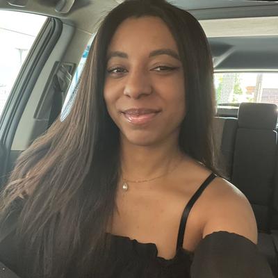 Portrait of creator anissaspugc