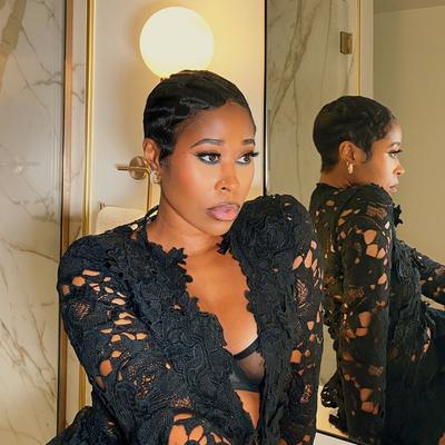 Portrait of creator _tonayalorenne