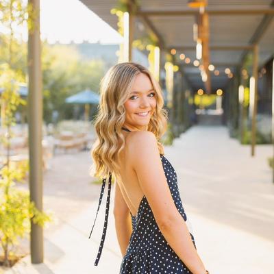 Portrait of creator abbyegrayy