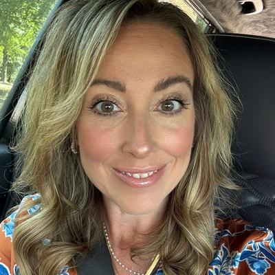 Portrait of creator hannahshea_01