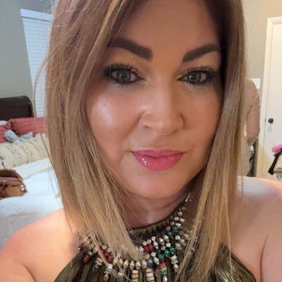 Portrait of creator themaximalistmaven