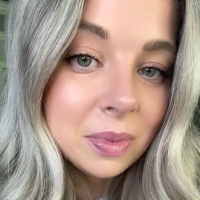 Portrait of creator elainehkarr