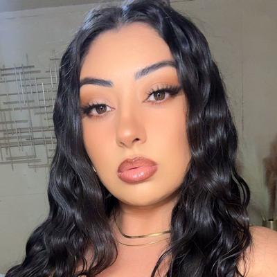 Portrait of creator maryellabella_