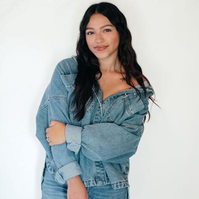 Portrait of creator sadiejessenia