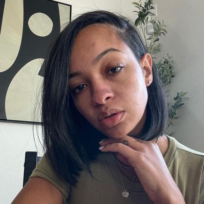 Portrait of creator itsraynique