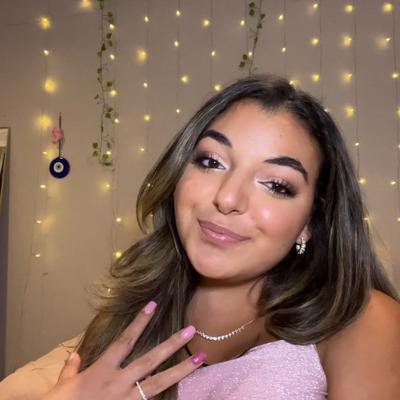 Portrait of creator samanthanicolelifestylee