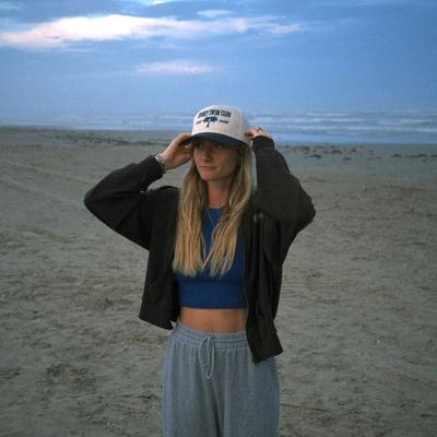 Portrait of creator madysenstrom