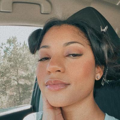 Portrait of creator morycemonae