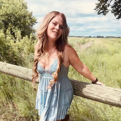 Portrait of creator hazelfr33bird