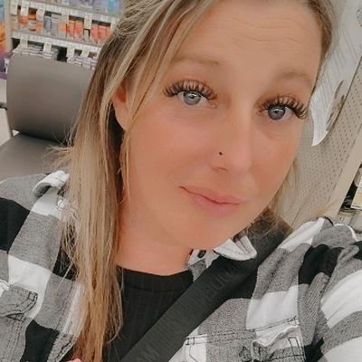 Portrait of creator mamaturtle08