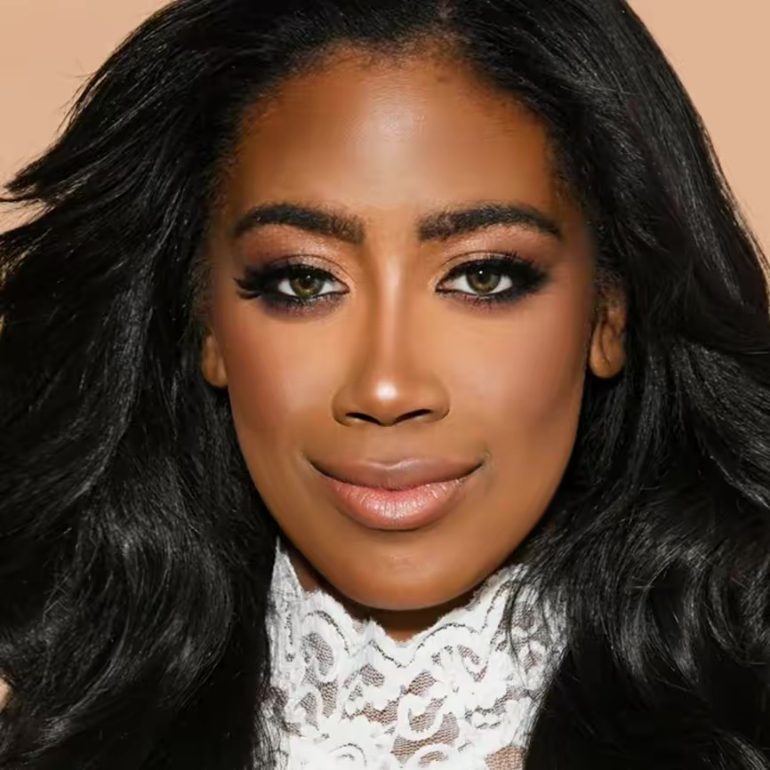 Portrait of creator thechloedit