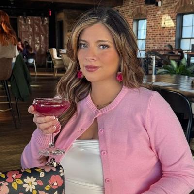 Portrait of creator mhia.crespo