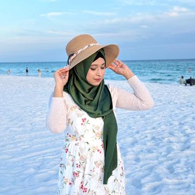 Portrait of creator tamsmakeuproom