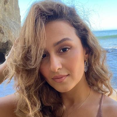 Portrait of creator danielawanderlust_