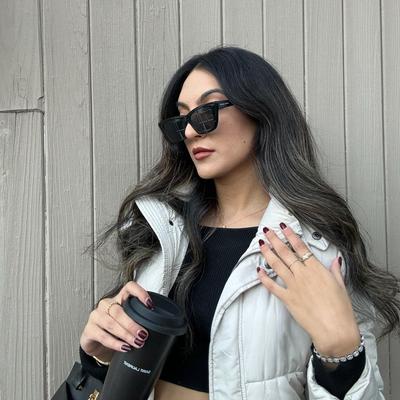 Portrait of creator croissantsandcafes