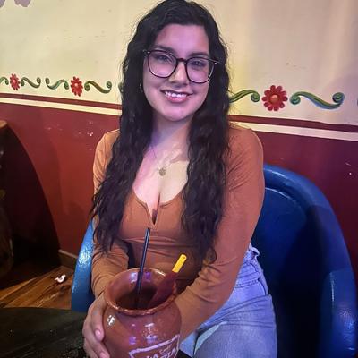 Portrait of creator hellooodollyy