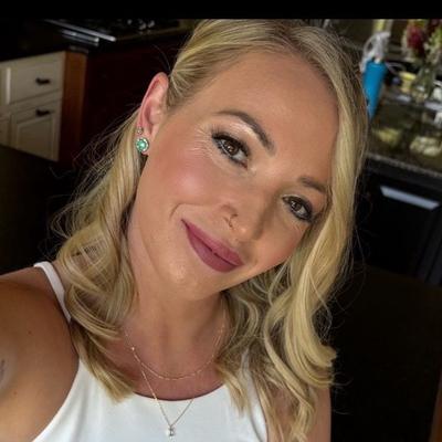 Portrait of creator jennyrenn40